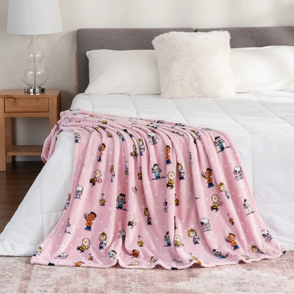 Peanuts VelvetLoft Throw, NWT - Picture 3 of 9